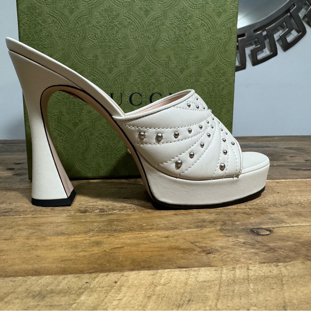 Gucci White Mules Elegant and Versatile